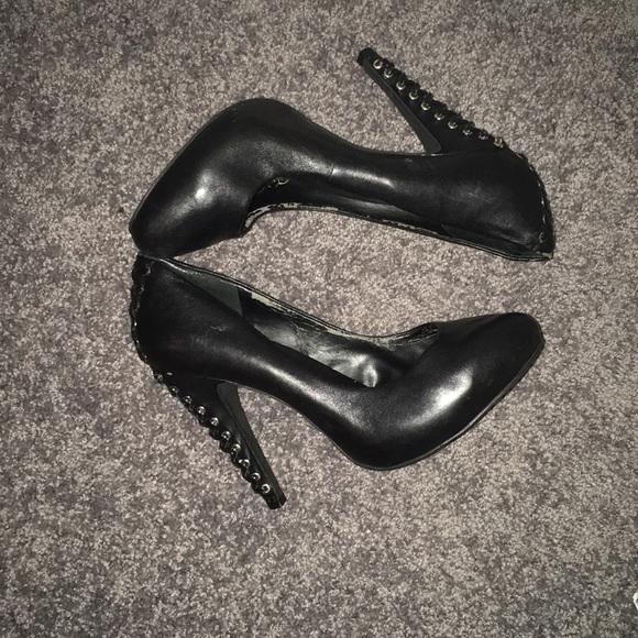 Shoes - Picture 3 of 4